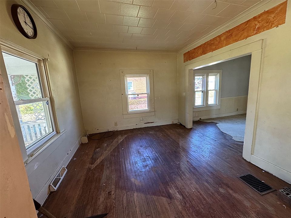2nd image of 3525 Center St