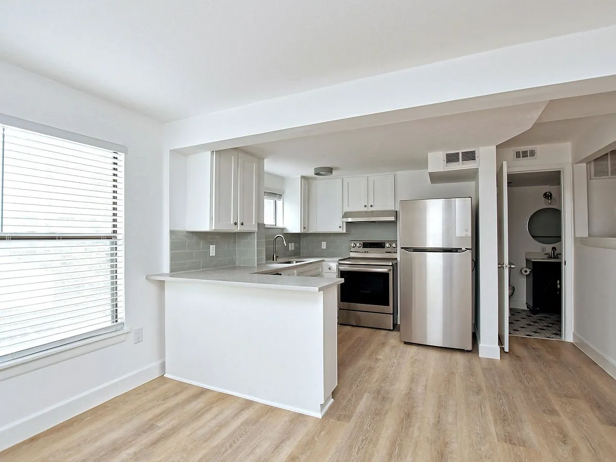 Building Photo - 3105 Glen Ora St