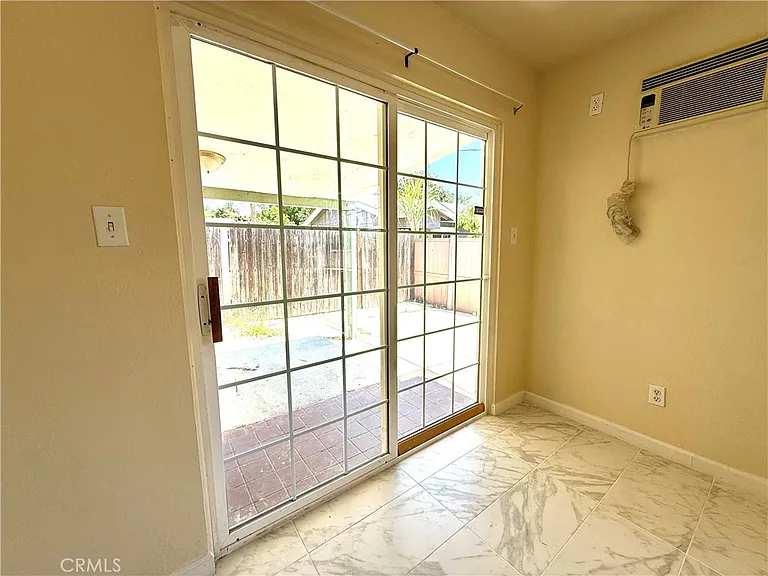1946 Dawson Ave — Photo 11