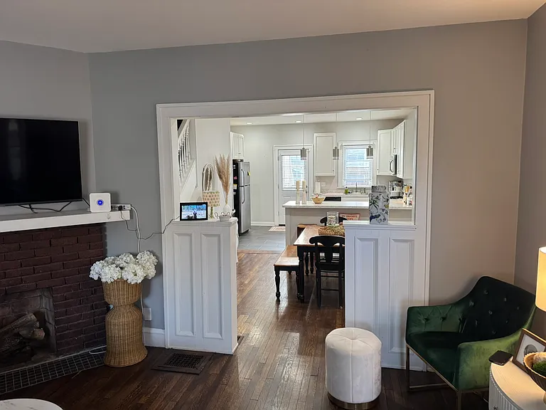 1548 Winton Ave — Photo 15