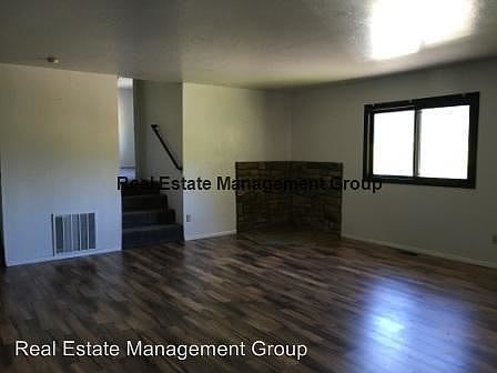 4th image of 868 Dakota Ave