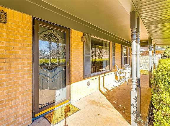 4th image of 1905 Woodoak Dr