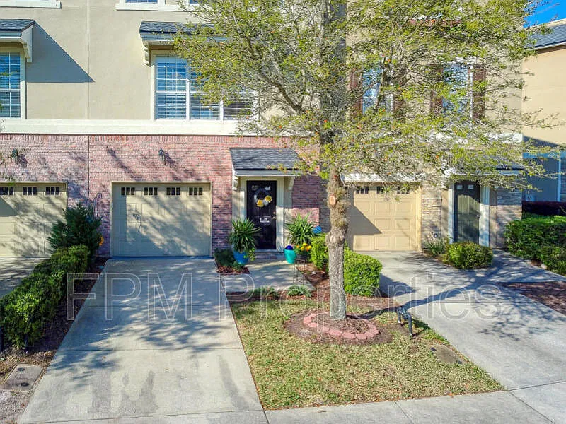 3 bed, 4.0 bath, 2142 sqft, $2,300 — Photo 1