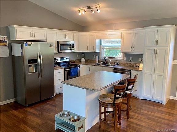 2nd image of 106 Parkview Pl