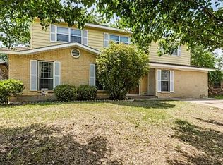 210 Huntington Dr, Euless, TX 76040