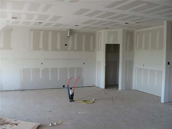 3rd image of 7812 Loma Ln
