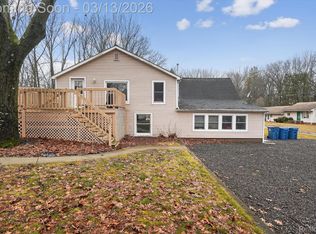 9061 N McKinley Rd, Flushing, MI 48433