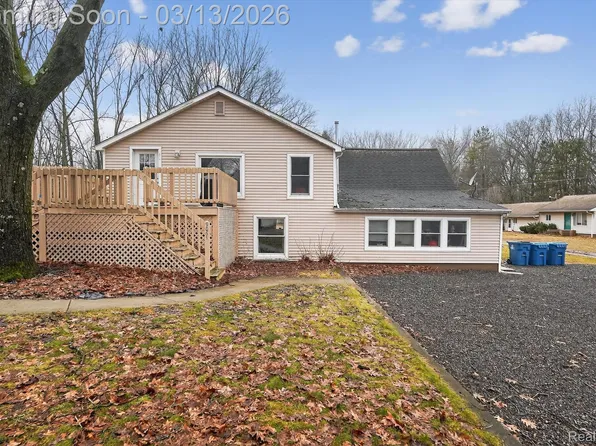 9061 N McKinley Rd, Flushing, MI 48433