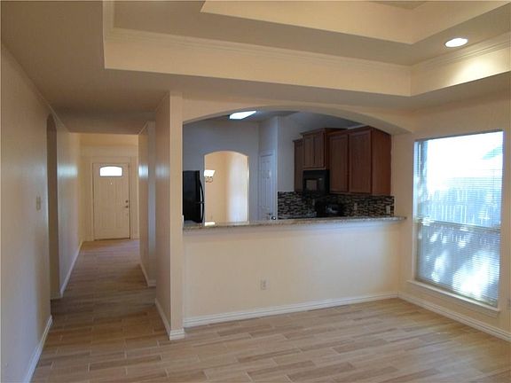 5th image of 3721 Oak St