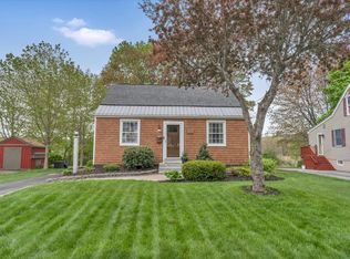 49 Longfellow Dr, Cape Elizabeth, ME 04107