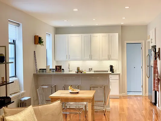 Rented by Zjama Realty Corp | media 10