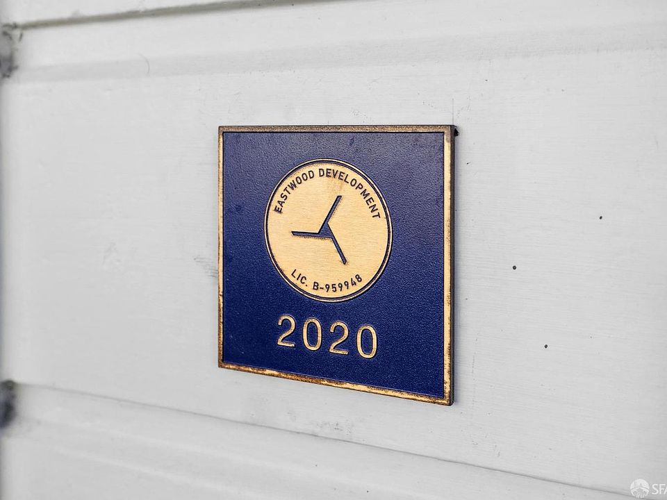 2nd image of 537 Grove St