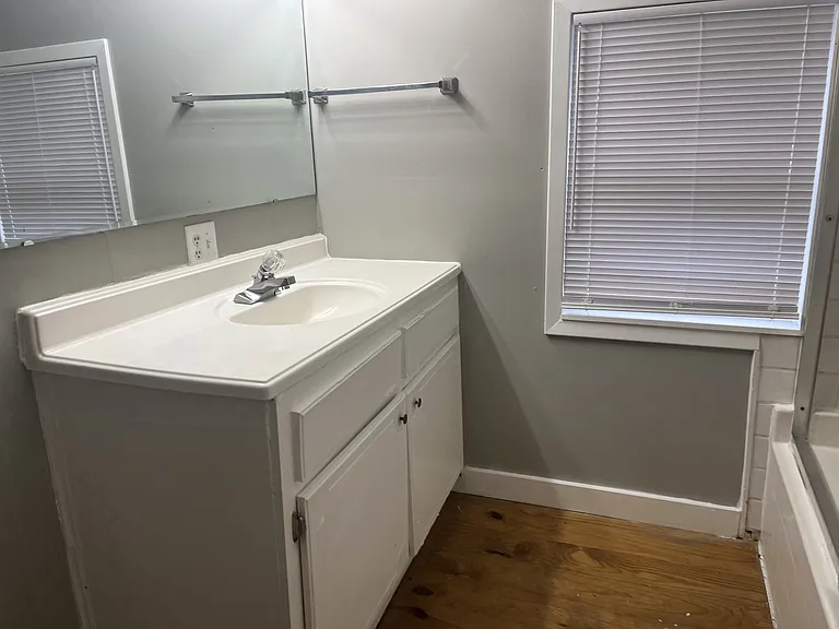 600 E Main St — Photo 1