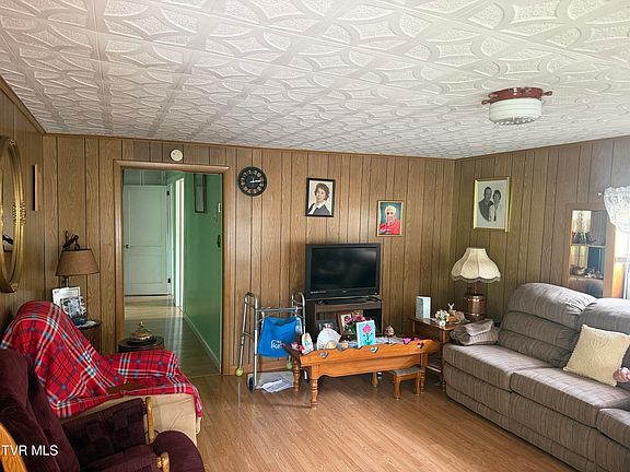 5th image of 3210 3rd Ave