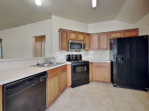 4th image of 702 Fleming St