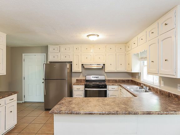 5th image of 970 Kathryn Ct
