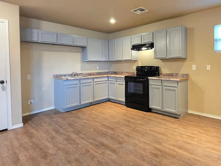 503 E Rice St — Photo 6