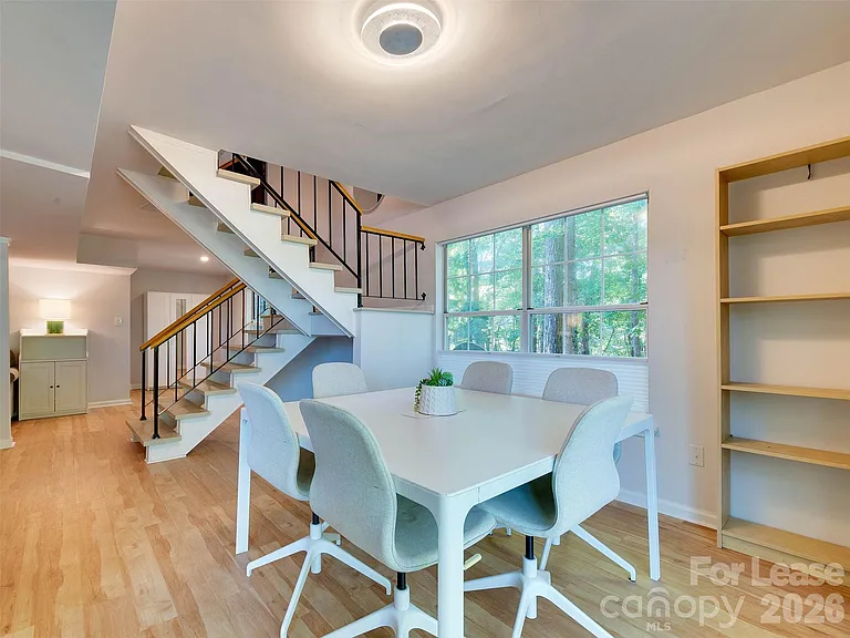 9006 Saint Thomas Ln — Photo 32