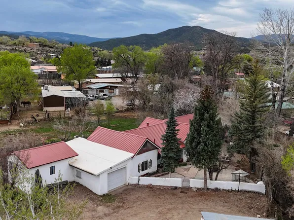 47 Valerio Rd, Ranchos De Taos, NM 87557