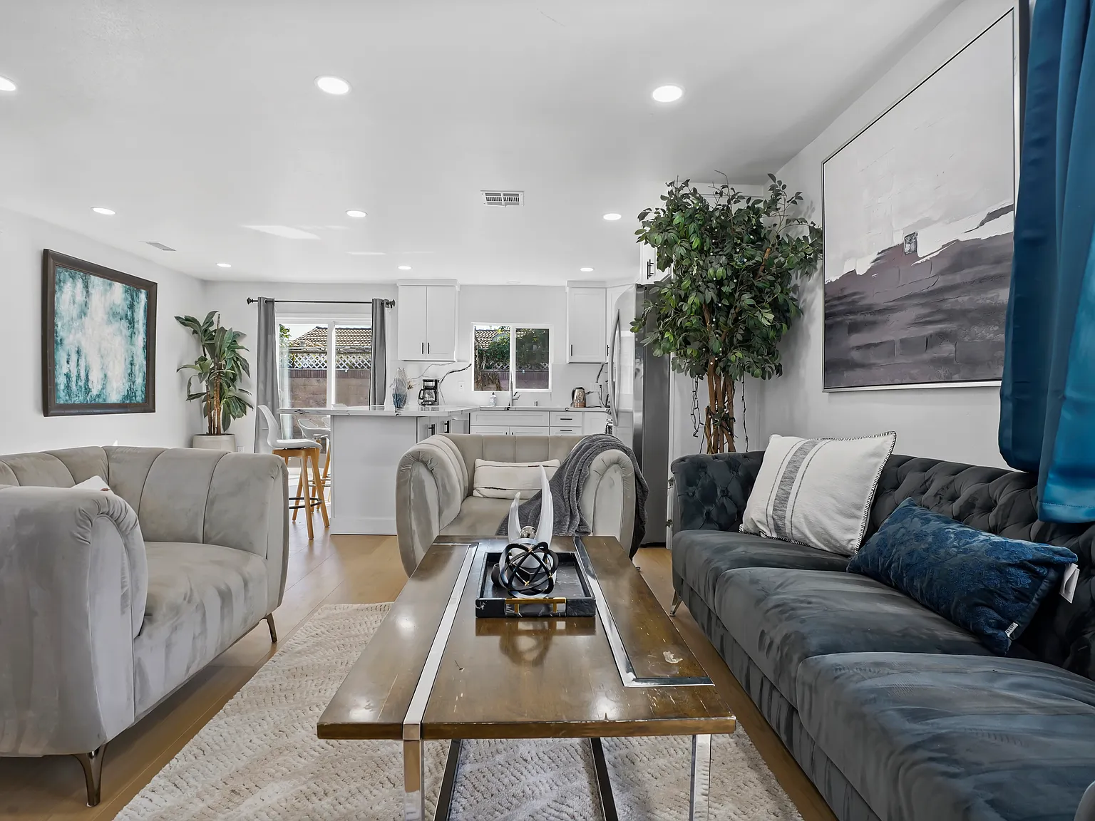 3 bed, 1256 sqft, $8,250 — Photo 4