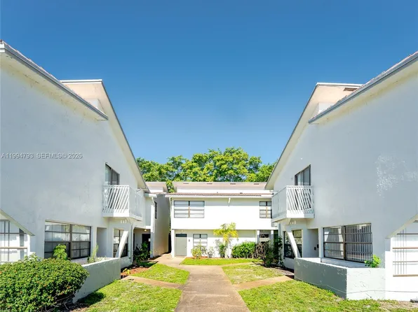 2570 Coral Springs Dr, Pompano Beach, FL 33065