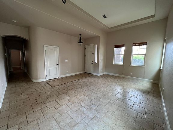2nd image of 1015 Hildebrand Cir