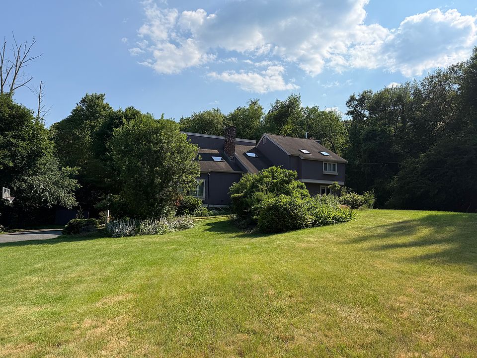 1st image of 23 Hunting Ln #23