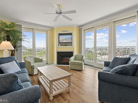 3rd image of 5901 Atlantic Ave Unit 414