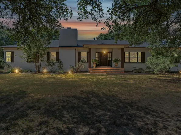 321 W Live Oak St, Jacksboro, TX 76458