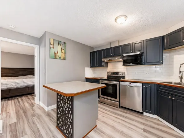 16221 95th St NW #102, Edmonton, AB T5Z 3V3