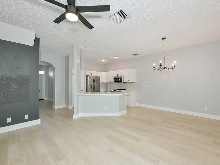671 Vallance Way NE — Photo 12