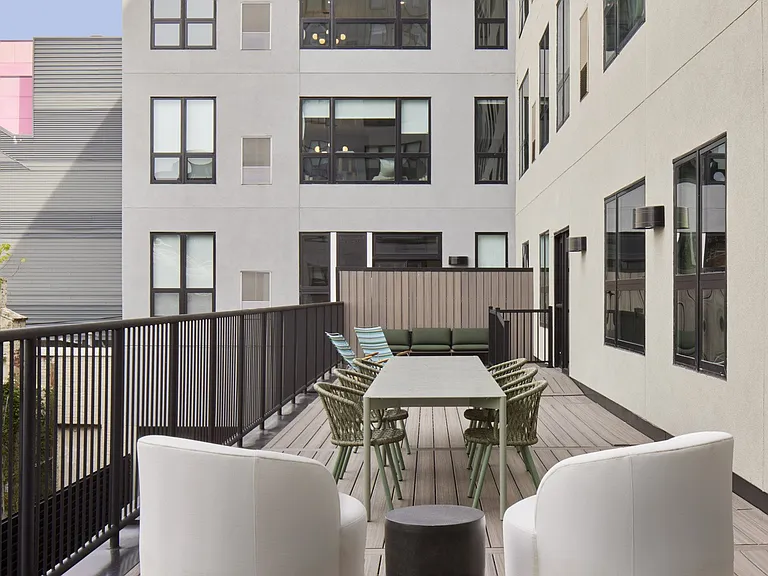 23 West — Photo 23