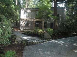 9031 SE 50th St, Mercer Island, WA 98040