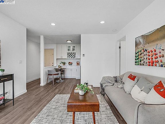 4th image of 15065 Hesperian Blvd APT 25