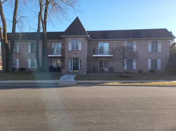 2720 Georgetowne Dr Unit B-2, Highland, IN 46322