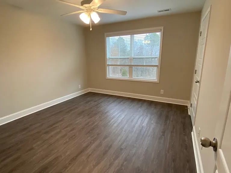 1031 Glenkirk Dr — Photo 6