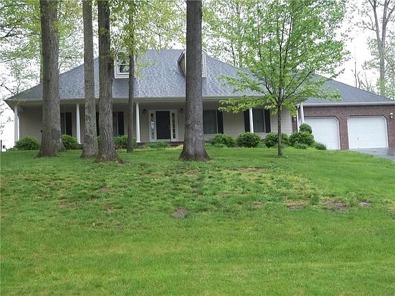 3rd image of 718 W Woodfield Ct