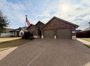 916 Cumberland St, Mcgregor, TX 76657