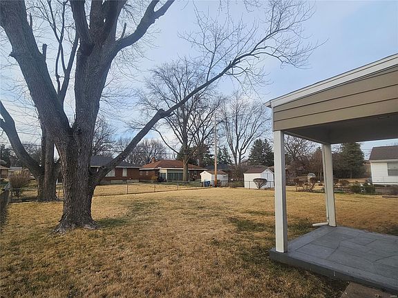 3rd image of 9221 Glen Garden Dr