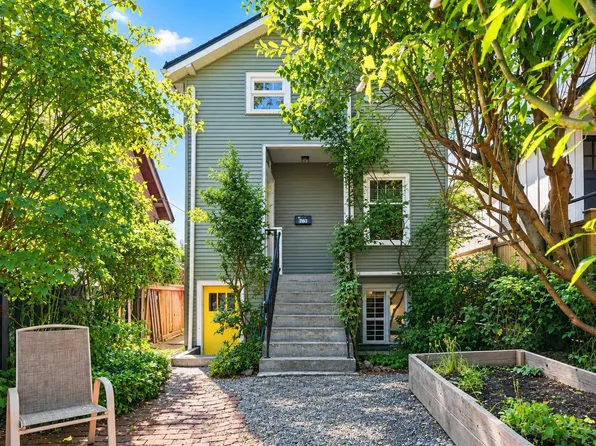2764 Dundas St, Vancouver, BC V5K 1R2