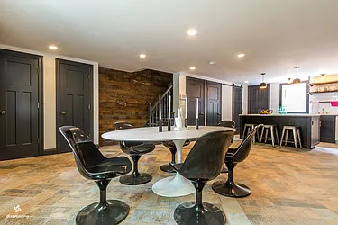 Rented by Dixon Advisory USA Inc.