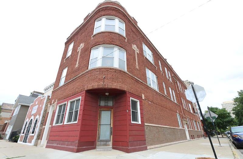 1st image of 1459 W Blackhawk St Unit 2F