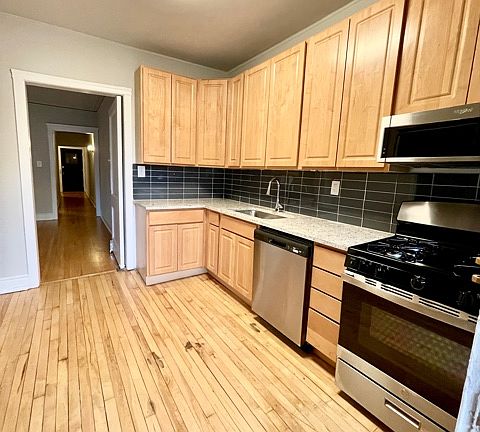 3rd image of 1955 W Sunnyside Ave APT 1