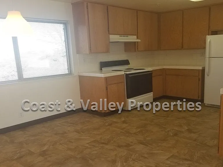 776-780 Nacional Ct — Photo 3