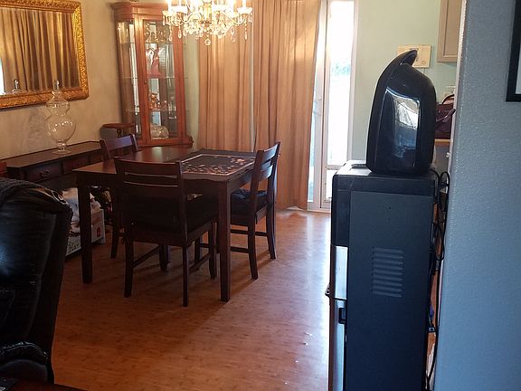 5th image of 3212 Lake Dr