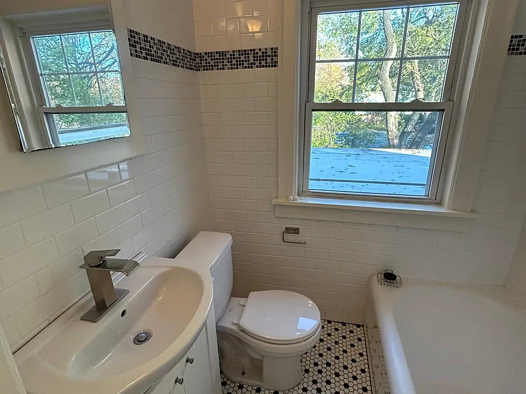 137 E Chestnut St #8 — Photo 7