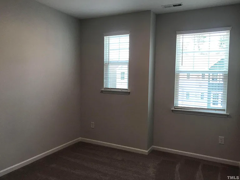 1042 Commack Dr — Photo 11