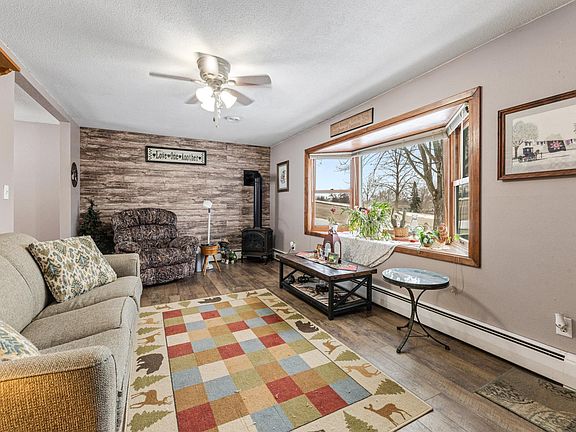 4th image of 36 Skunk Hollow Rd