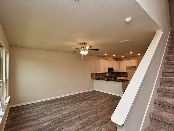 3rd image of 3405 Solana Cir