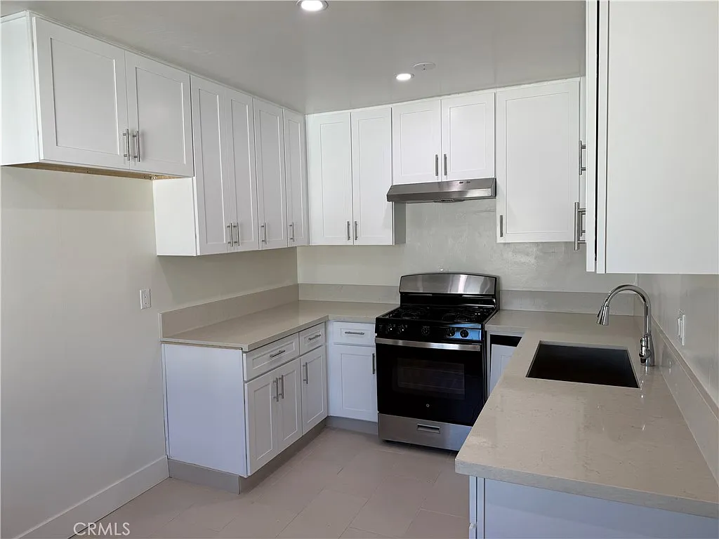 2 bed, 1.5 bath, 863 sqft, $2,400 — Photo 3
